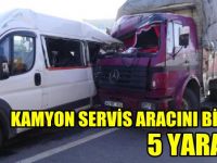 Gebze'de Kamyon, servis aracını biçti!