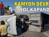 Kamyon devrildi, yol kapandı!