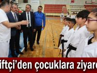 Çiftçi'den çocuklara ziyaret