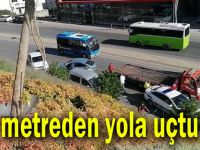 20 metreden yola uçtu