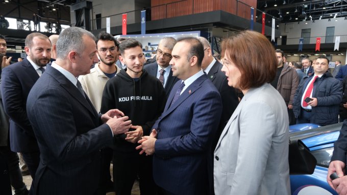 bakan-kacirdan-kocaelinin-teknoloji-takimlarina-ovgu-(4).jpeg