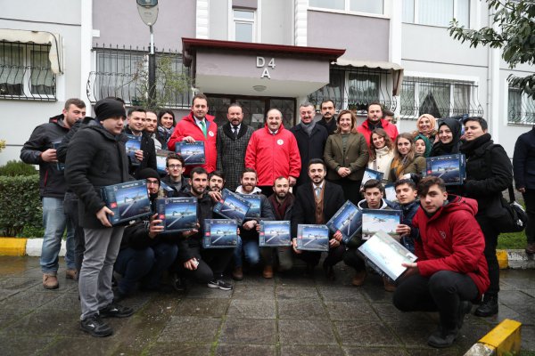 bakan-varank-ve-buyukakindan-genclere-surpriz-ziyaret-(2).jpg