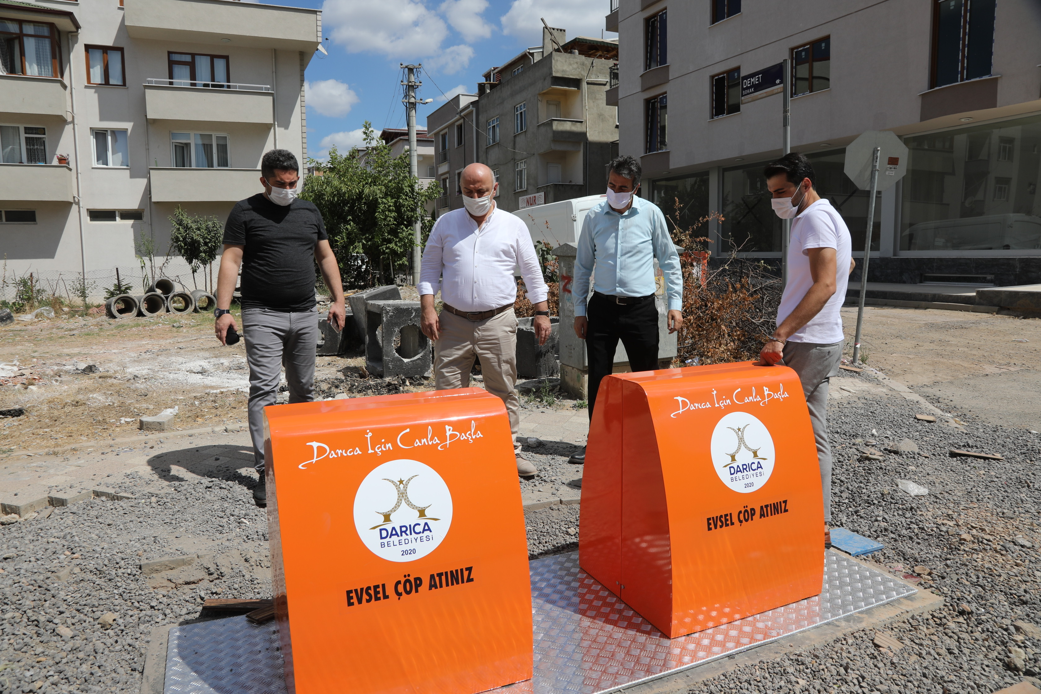 darica’da-cop-konteynirlari-yer-altina-aliniyor-(4).jpg