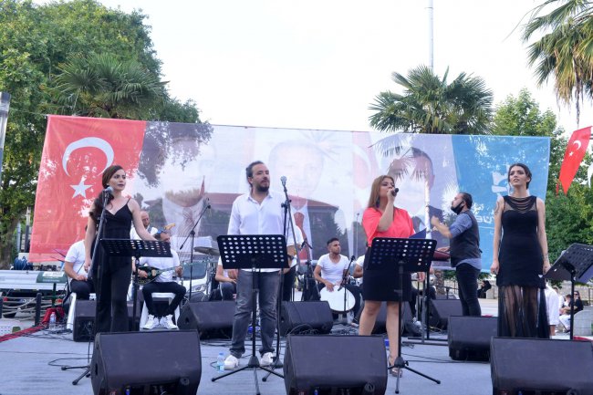 kocaeli-populer-muzik-toplulugunun-sahne-performansi-goz-doldurdu-(4).jpg