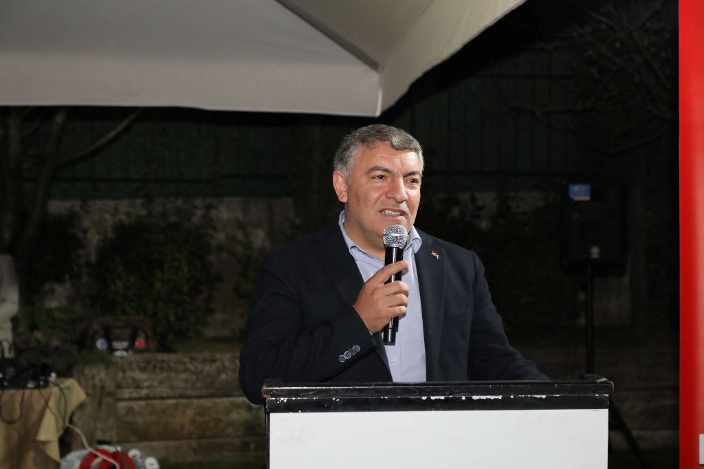 yetim-cocuklar-ve-ailelerine-iftar-(8).jpg