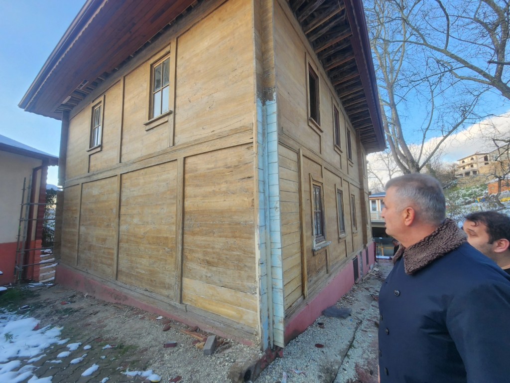 Gölcük’te Tarihi Nüzhetiye Camii’nde Restorasyon Devam Ediyor!