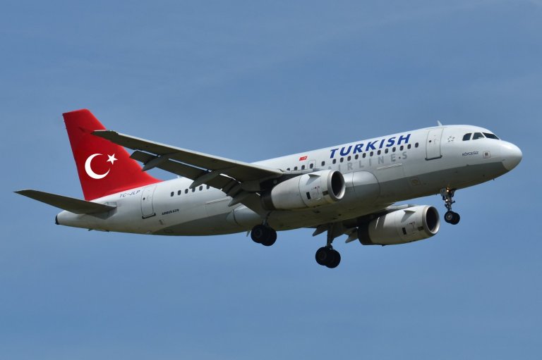 Türkiye’den Arnavutluk’a VIP uçak hediyesi!