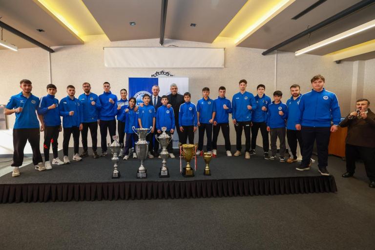 Başkan Büyükakın, Kağıtspor’un Başarılı Sporcularını Kutladı!