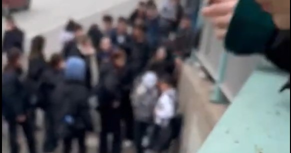 İzmit’te Liseli Kızlar Arasında Şiddet Olayı!