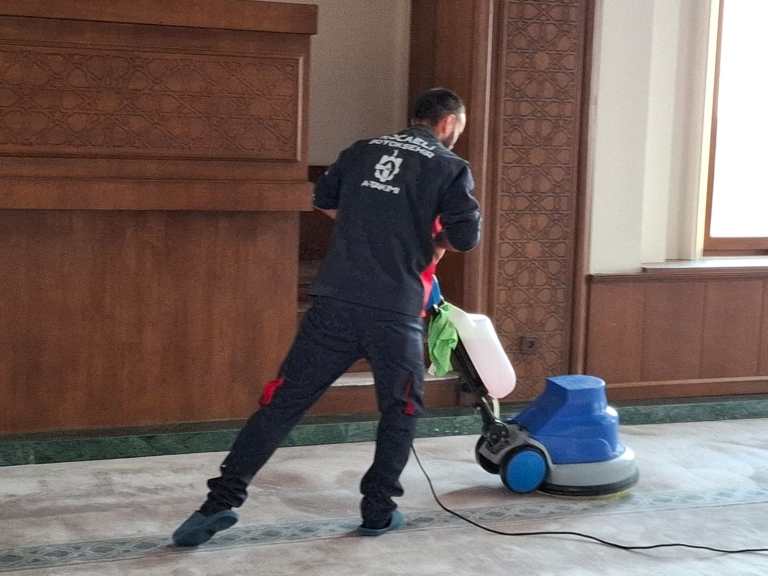 Çayırova’da Camiye Detaylı Temizlik Yapıldı!