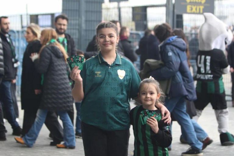 Kocaelispor KartlarÄ± Ã‡ocuklar TarafÄ±ndan KapÄ±ÅŸ KapÄ±ÅŸ!