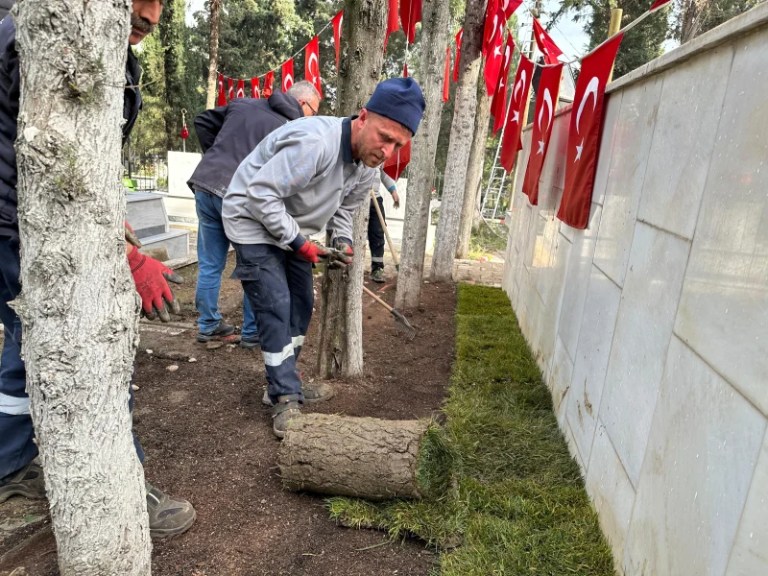 Gebze Şehitliği’nde Kapsamlı Bakım ve Peyzaj Çalışması!