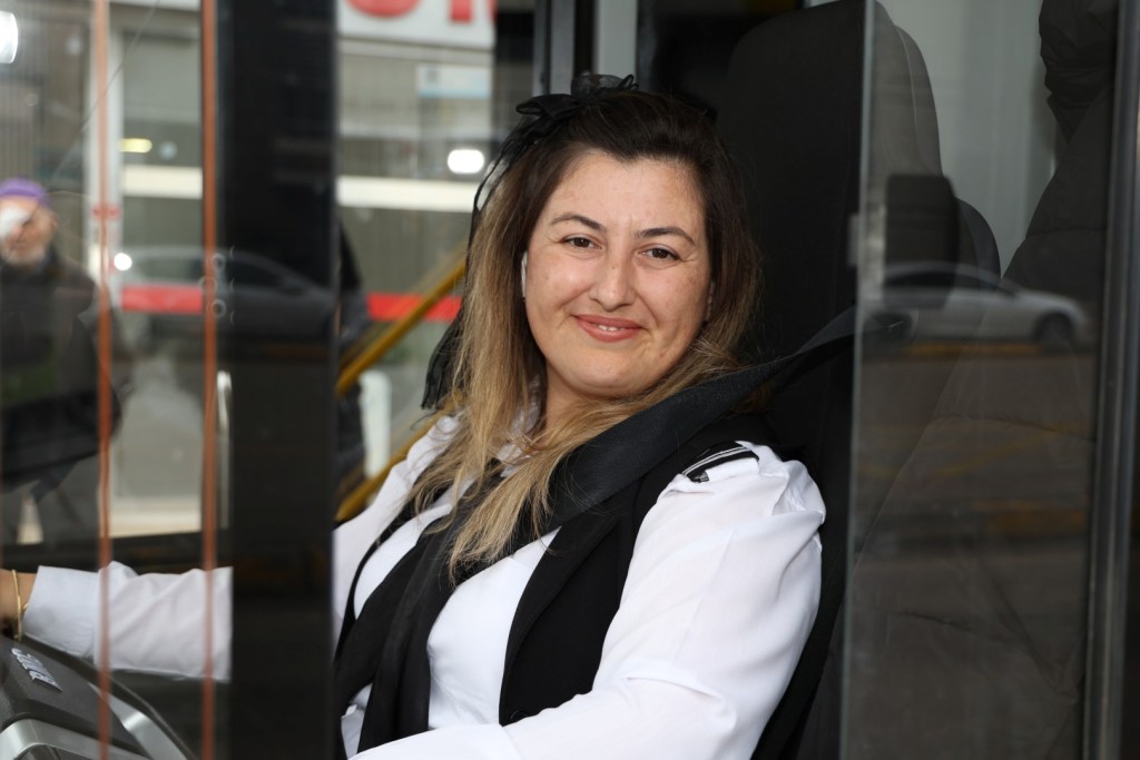 Kocaeli’de Kadın Şoförler Direksiyon Başında!