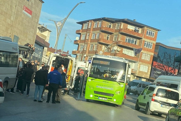 Gebze’de Cami Önünde Silahlı Saldırı: 1 Kadın Yaralandı