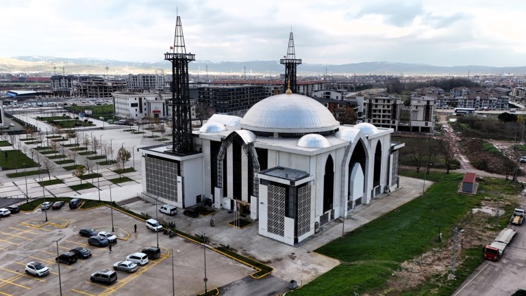Kartepe Kent Meydanı Camii’nde sona doğru!