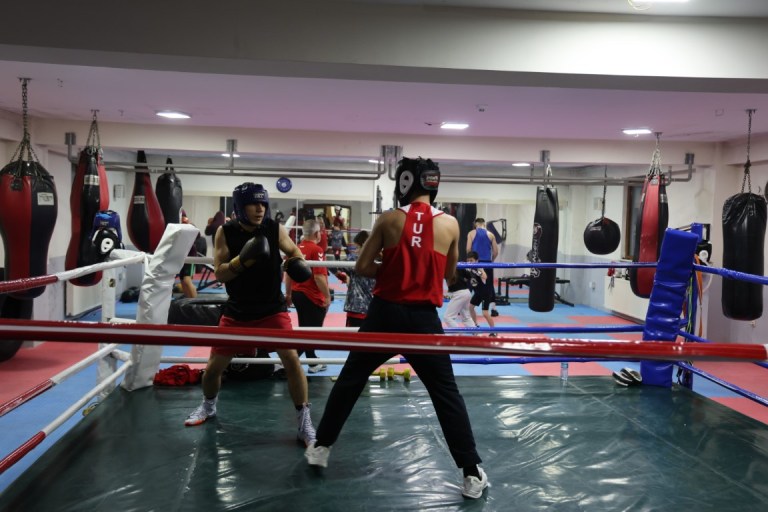 Kartepe’de Kış Spor Okulları ile Çocuklar Sporla Büyüyor!