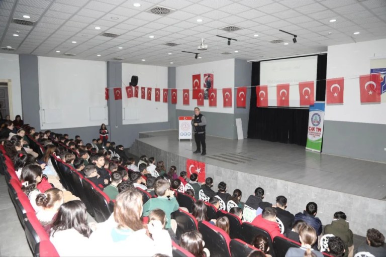 Çayırova’da Afet Farkındalık Eğitimleri Devam Ediyor!