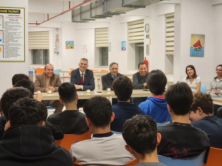 Başkan Sezer’den Gölcük’te Ramazan bereketi