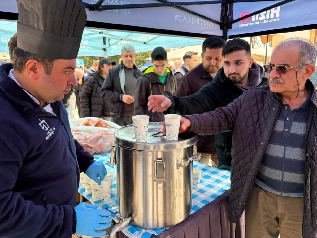 Kocaeli’de Deprem Şehitleri İçin Çorba İkramı!