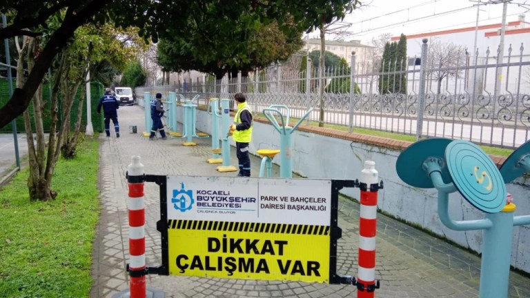 Büyükşehir’den parklardaki spor aletlerine bakım