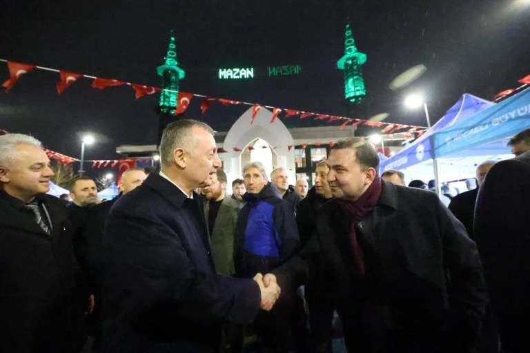 İlk teravih namazında cami dolup taştı