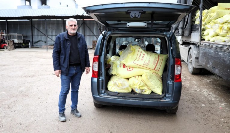 Kocaeli çiftçisine Büyükşehir’den gübre desteği