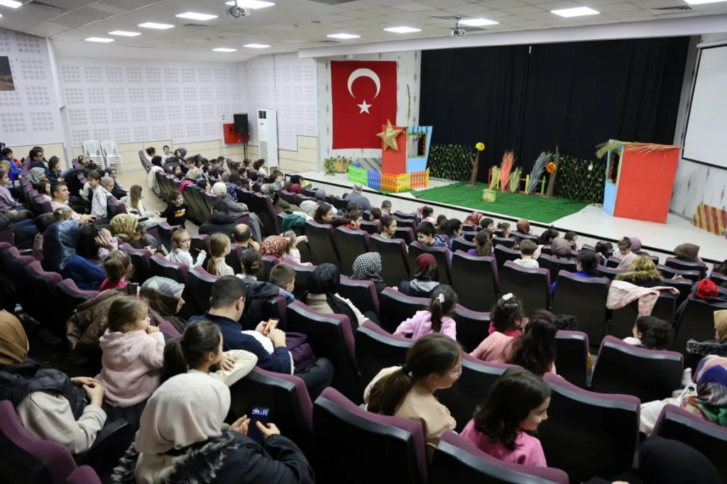 Meraklı Civciv Kartepe’de sahne aldı!