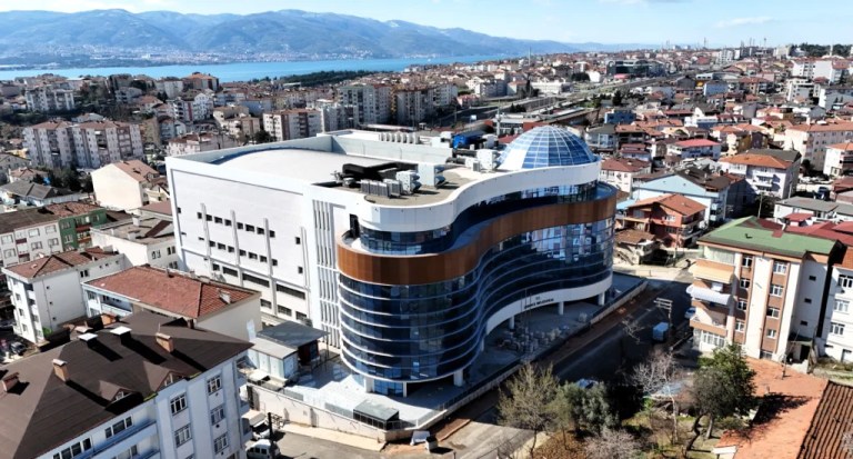 Derince Belediyesi’nin Yeni Hizmet Binası Tamamlanıyor