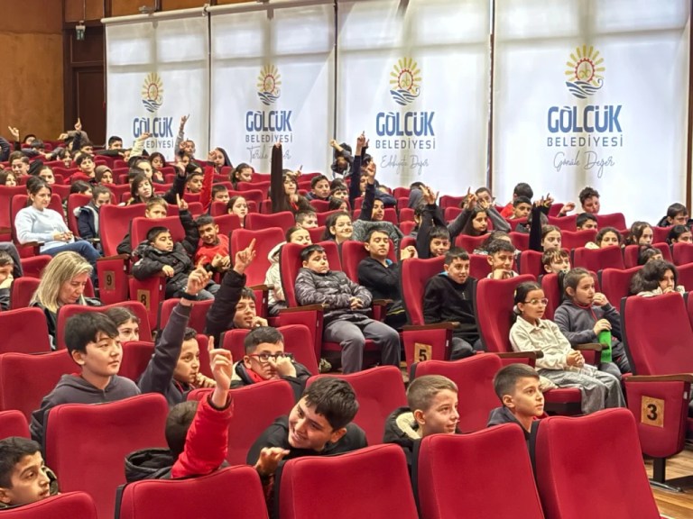 Gölcük’te öğrencilere Kütüphaneler Haftası tiyatrosu