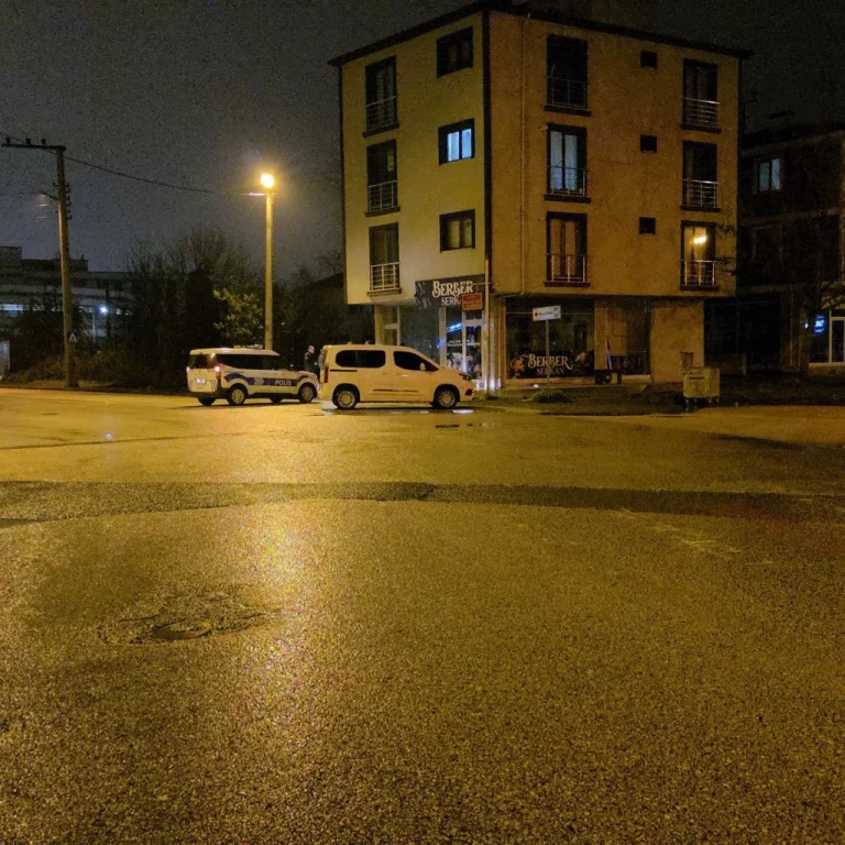 Otobüs Durağında Kan Donduran Olay!