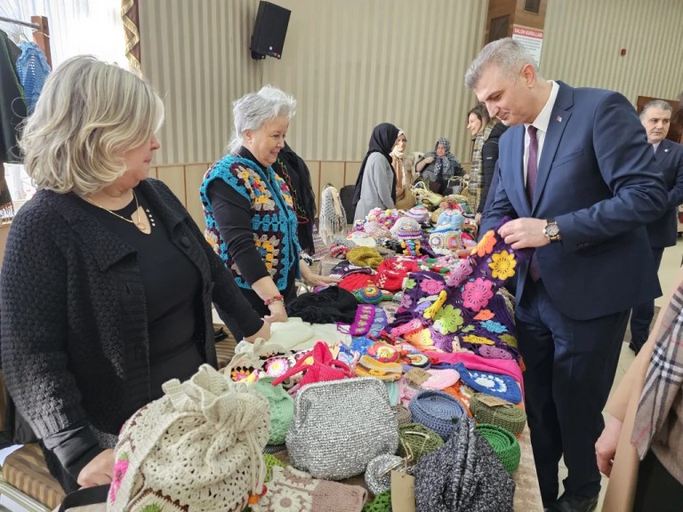 Gölcük’te İlmek İlmek Sanat: Örgü Şöleni Başlıyor