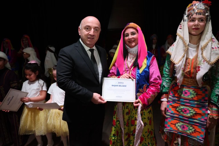 Darıca’da Halk Oyunları Festivali coşkusu
