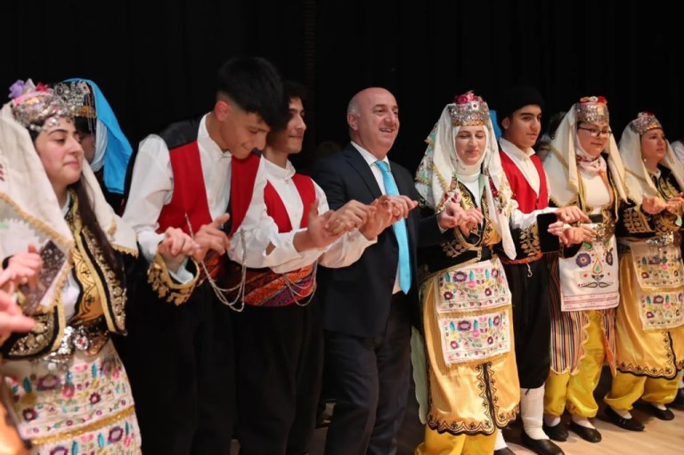 Darıca’da Anadolu Esintisi: Halk Oyunları Şenliği