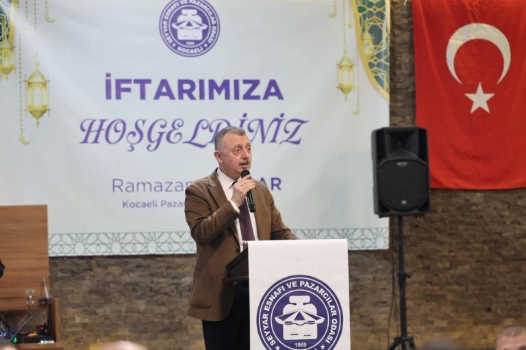 Başkan Büyükakın pazarcı esnafıyla iftar yaptı