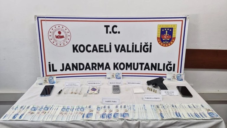 İzmit’te kaçakçılık operasyonu: Sahte para ve uyuşturucu ele geçirildi!