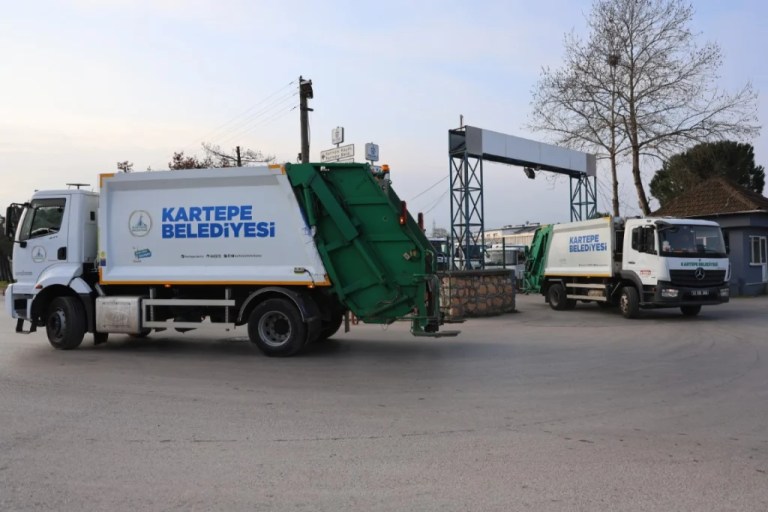 Kartepe bayrama hazırlanıyor: Cadde ve camilerde temizlik