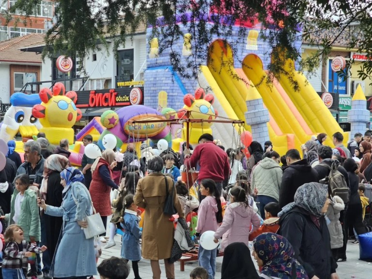 Gölcük’te Çocuk Bayramı Coşkusu Dorukta