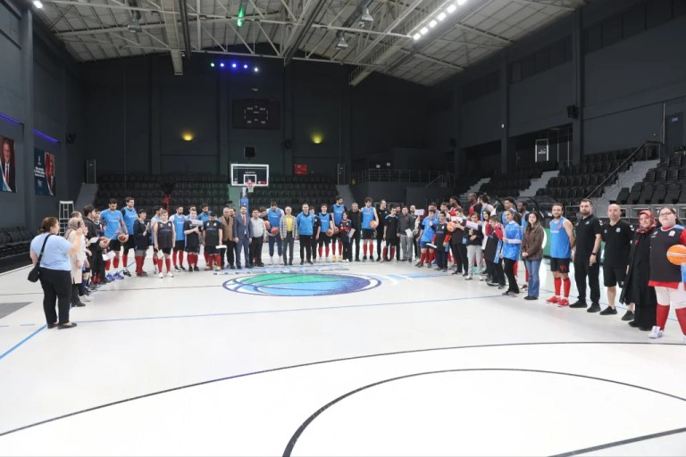 Çayırovalı özel çocuklar basketbolcularla buluştu