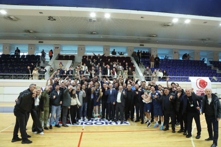 Çayırova Belediyesi Basketbol Takımı şampiyon!