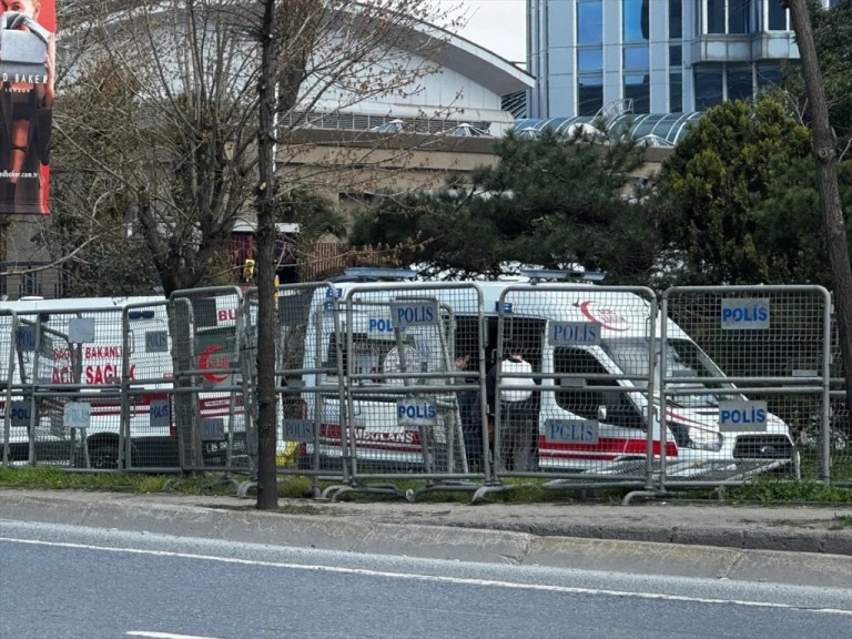İstanbul’da silahlı çatışma: 3 terörist etkisiz hale getirildi