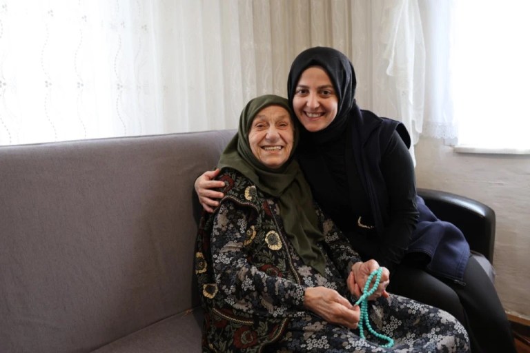 Neriman Teyze’ye 92. yaş günü sürprizi