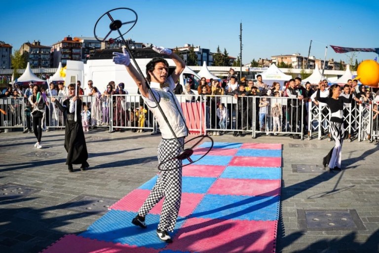 Büyükşehir’in 23 Nisan Şenliği Coşkuyla Sona Erdi