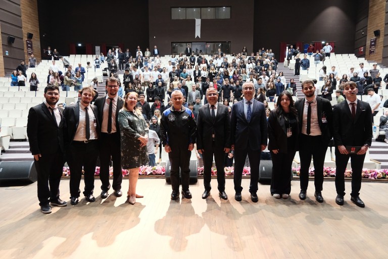 Alper Gezeravcı uzay deneyimlerini paylaştı