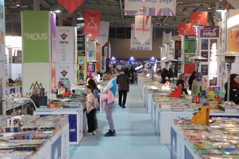 Darıca Kitap Fuarı’na yoğun ilgi: Binlerce ziyaretçi