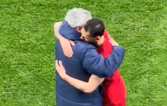 Lucescu’nun Hakan Çalhanoğlu ile vedası sosyal medyayı salladı