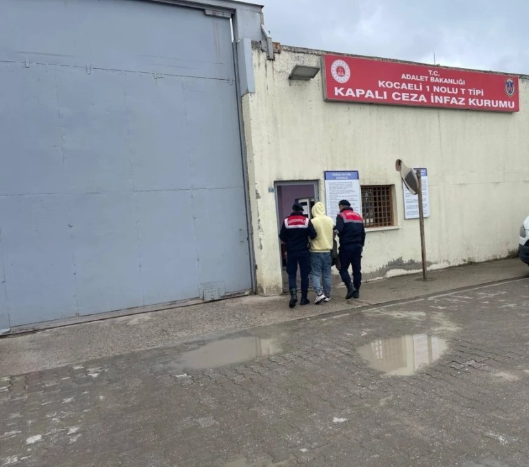 Gebze’de JASAT’tan uyuşturucu operasyonu: Firari yakalandı!