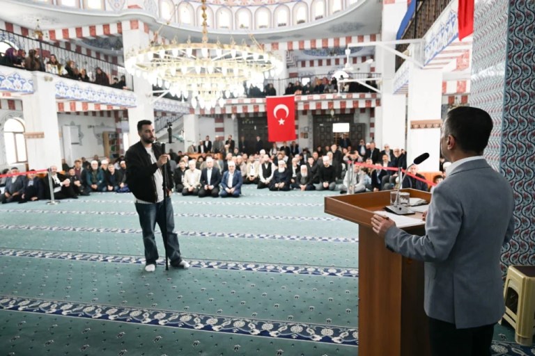 Vali Aktaş, Gölcük’te Hafızlık İcazetine Katıldı