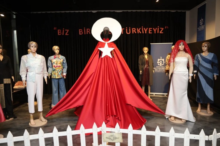 KO-MEK sergisi Darıca’da açıldı, eserler beğeni topladı