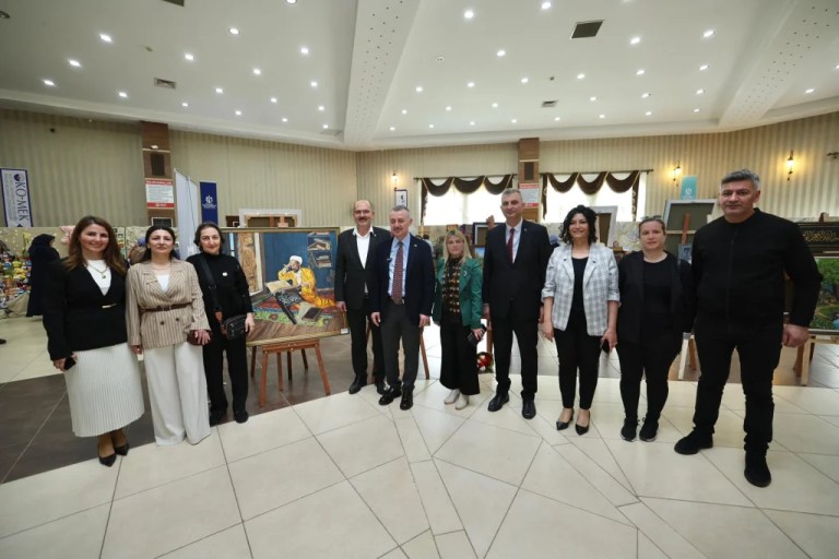 KO-MEK Gölcük’te yıl sonu sergisiyle coşturdu!