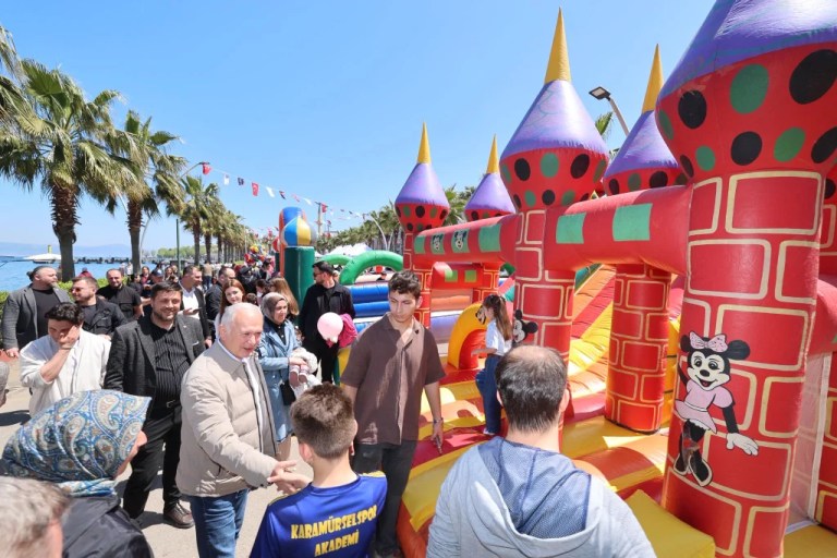 Karamürsel Çocuk Şenliği’nde Eğlence Dolu Anlar